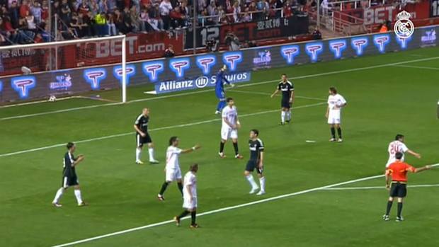Kaká's good goal against Sevilla in 2011